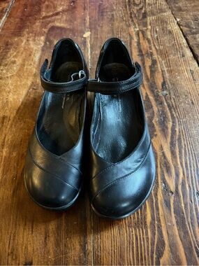 ARAVON MAYA BLACK LEATHER MARY JANA